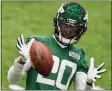  ?? JOHN MINCHILLO - THE ASSOCIATED PRESS ?? New York Jets’ cornerback Sauce Gardner (20) catches a pass during the NFL football team’s training camp, Friday, May 6, 2022, in Florham Park, N.J.