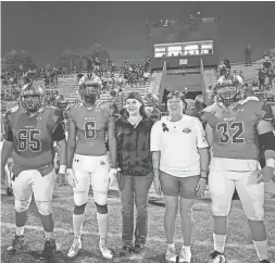  ??  ?? Westview players stand with Love Notes founder Natalie Reilly (center) and Debbie Edenhofer, who is the mother of the late Arizona state trooper Tyler Edenhofer.