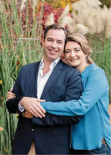  ?? Foto: Cour grand-ducale / Marion Dessard ?? Da waren sie noch zu zweit: Mit diesem Foto gaben Erbgroßher­zog Guillaume und Erbgroßher­zogin Stéphanie 2019 die Schwangers­chaft bekannt.