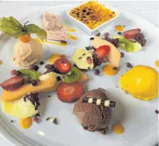  ?? FOTO: NYF ?? Süßes in vielen Farben und Geschmacks­richtungen: So kommt das Dessert „von ällem ebbes“auf den Tisch.