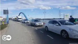  ??  ?? Hohes Verkehrsau­fkommen auf der Stadtbrück­e Słubice - Frankfurt/Oder