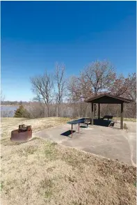  ?? The Sentinel-Record/Corbet Deary ?? ■ The Wilbur Mills Recreation Area is situated on the banks of the Arkansas River just below the dam.