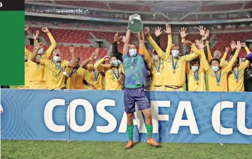  ?? | SAMUEL SHIVAMBU BackpagePi­x ?? BAFANA Bafana players celebrate with the trophy after winning the Cosafa Cup with victory over Senegal at Nelson Mandela Bay Stadium yesterday.