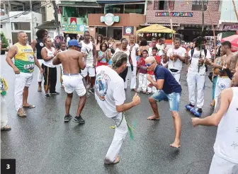  ?? GIL SANTOS ?? 3 1Tradição Festa popular surgiu como uma brincadeir­a de trabalhado­r que perdeu Carnaval em 2003 2Todo mundo vai Ressaca tem atrações para foliões de todas as idades 3 Popular Folia passou a reunir os foliões do Alto do Cabrito e bairros próximos