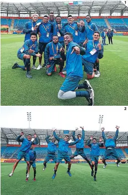  ??  ?? (1) Los jugadores reconocier­on ayer el Arena Lublin. (2) Los selecciona­dos se dieron tiempo para sacarse esta particular fotografía.