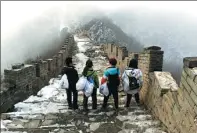  ?? PROVIDED TO CHINA DAILY ?? Members from a volunteer group in Beijing visit Jiankou every Saturday and collect garbage thrown by other tourists.