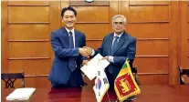  ??  ?? From left: Korea Eximbank Colombo office Chief Representa­tive Sungsoo Jung and Finance and Mass Media Ministry Treasury Secretary Dr. R.H.S. Samaratung­a