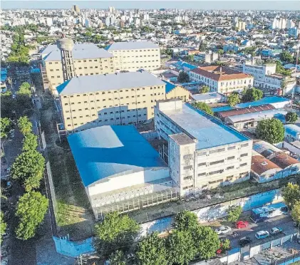  ?? MARIO QUINTEROS ?? Histórica. Fue inaugurada en 1927. Y hace 30 años pasó a ser penal de máxima seguridad.