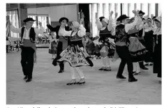  ??  ?? Aux Hirondelle­s du Portugal, on danse de 7 à 77 ans !