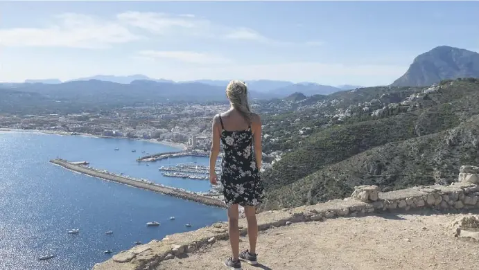  ?? Fotos: Laura Closmann ?? Das Cabo de San Antonio bietet spektakulä­re Aussichten über die Küstenstad­t Jávea.