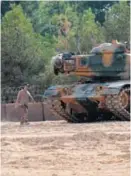  ?? AP ?? Tanque turco ubicado cerca de la frontera con Siria.