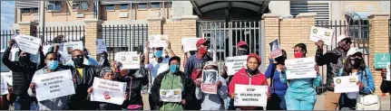  ?? Soraya Crowie ?? Community members held a peaceful protest outside the Galeshewe Magistrate’s Court yesterday to oppose the bail applicatio­ns of two accused who are facing assault, attempted murder and murder charges.
Picture: