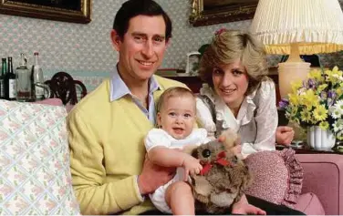  ??  ?? Diana bersama Putera Charles dan Putera William ketika saat bahagia.