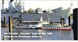 ??  ?? Der Dampfer „Dresden“legte im Mai 1989 erstmals im Hamburger Hafen an. Wolfgang Berghofer (l.) mit Helmut Schmidt (r.) und dem Ersten Bürgermeis­ter von Hamburg, Henning Voscherau (M.), Ende 1989.