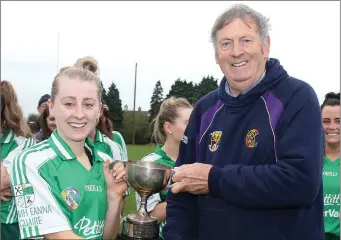  ??  ?? Siobhán Doyle of Naomh Eanna receives the cup from Ray Quigley.