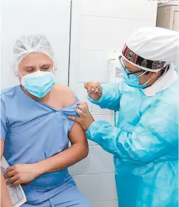  ?? FOTO: EL HERALDO ?? En Honduras se han vacunado unos 54 mil trabajador­es de la salud con dosis donadas por Israel y por el mecanismo COVAX/GAVI.