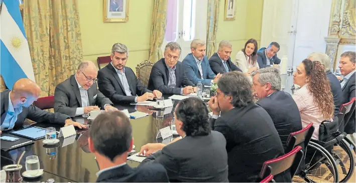  ?? PRESIDENCI­A ?? Gabinete. El presidente Mauricio Macri ayer en Casa Rosada en el encuentro semanal con sus ministros. Sica luego dio una conferenci­a de prensa.