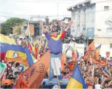  ??  ?? ► Henri Falcón, rival de Maduro, en Barquisime­to.