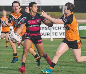  ?? Picture: Bruce Clayton Photograph­y ?? HOMECOMING: Gerome Burns and the Valleys Roosters take on Goodna in Toowoomba.