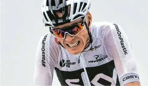  ?? Foto: Jeff Pachoud, afp ?? Christophe­r Froome kämpfte, am Schluss aber musste er seinen Freund und Teamkolleg­en Geraint Thomas ziehen lassen. So wird es wohl nichts mit dem fünften Sieg bei der Tour de France für den Briten.