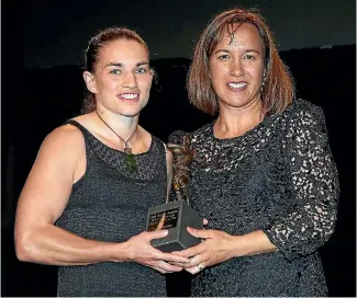  ?? PHOTO: MICHAEL BRADLEY ?? Women’s player of the year Selica Winiata, left, is presented her award by Farah Palmer, both of Manawatu, at the New Zealand Rugby awards at Auckland on Thursday night.