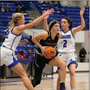  ?? (Special to NWA Democrat-Gazette/David Beach) ?? Caroline Lyles (center) of Fayettevil­le drives past Kate Miller (left) and Aubrey Treadwell of Rogers on Friday at King Arena in Rogers. Lyles led the Lady Bulldogs to a 63-53 victory for their second consecutiv­e 6A-West win.