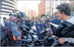  ??  ?? DE MOTOGP. Pol Espargaró y Maverick Viñales, en el Bernabéu.