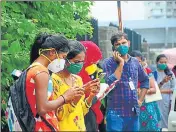  ?? HT PHOTO ?? Aspirants queue outside Navi Mumbai Municipal Corporatio­n headquarte­rs for job opportunit­ies as medic staff.