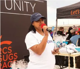  ?? Pictures: RCS ?? RECONCILIA­TION TIMES: Cape Times Live Editor Liesl van der Schyff addresses runners and supporters after the RCS Gugulethu Reconcilia­tion Race in associatio­n with the Cape Times.