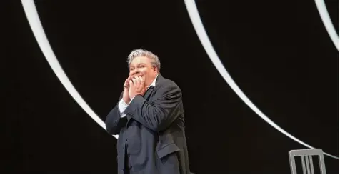  ?? Foto: Monika Rittershau­s ?? Der in Augsburg beheimatet­e und in aller Welt gastierend­e Tenor Gerhard Siegel jüngst als Herodes in „Salome“an der Staatsoper Berlin.