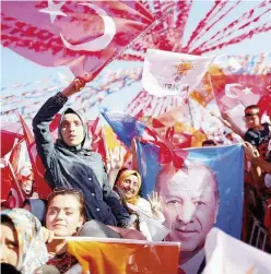  ?? Ansa ?? Sostenitor­i Folla a un comizio del presidente Erdogan