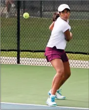  ?? / Doug Walker ?? Anushka Khune from Palo Alto, California, took top seed Eleana Yu to three sets before dropping her quarterfin­al match Thursday at the USTA Girls 14 &amp; U National Championsh­ips at the Rome Tennis Center at Berry College.