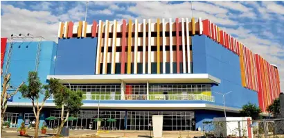  ??  ?? The façade of SM City Lipa’s new Annex has orange, white and red barcode stripes, all running vertically to give the mall a new iconic identity.