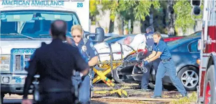  ?? AMY BETH BENNETT/STAFF PHOTOGRAPH­ER ?? A woman is transporte­d from the Rehabilita­tion Center at Hollywood Hills in South Florida on Wednesday during an evacuation of patients. Eight patients died and investigat­ors think the deaths are heat-related. The facility’s air conditioni­ng was...