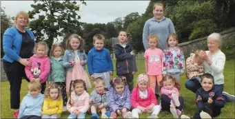  ??  ?? Krafty Kidz pre school children with their teachers Suzanne Coughlan, Denise Jones and Mary Dorney at the picnic at the Spa Park on Monday.