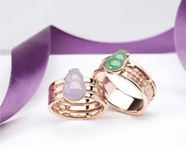  ?? ?? Below: Bliss of Harvest rings in hulu-cut lavender jadeite and hulu-cut green jadeite