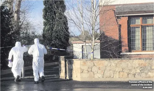  ?? ALAN LEWIS ?? Forensic officers at the
scene of the incident