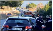  ??  ?? Les médecins de la jeune femme, qui a passé trois jours dans sa voiture accidentée à Carnoules, se refusent à poser un diagnostic pour l’instant. Sa famille garde espoir. (Photo L. B.)