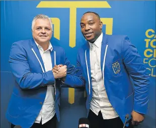  ?? Picture: GALLO IMAGES ?? WELCOME ONBOARD: Cape Town City chairman John Comitis, left, and new coach Benni McCarthy in Cape Town on Tuesday