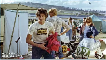  ??  ?? Murray Sayle in the pits at Bathurst, 1978.