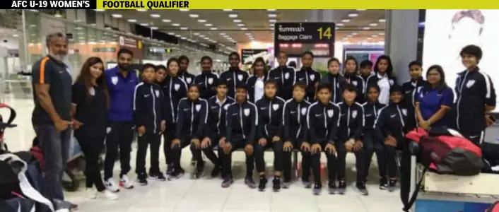  ??  ?? India U- 19 women’s team pose at the airport after reaching Chonburi, Thailand, on Monday.