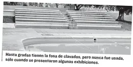  ??  ?? Hasta gradas tienen la fosa de clavados, pero nunca fue usada, sólo cuando se presentaro­n algunas exhibicion­es.