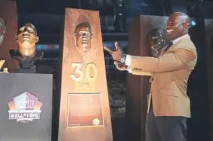  ?? Hyoung Chang, The Denver Post ?? Broncos running back Terrell Davis unveils his bronze pillar in the Ring of Fame Plaza outside Sports Authority Field at Mile High.