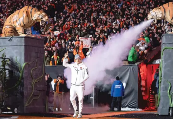  ?? JEFF DEAN/AP ?? Quarterbac­k Joe Burrow, who grew up 2½ hours from Cincinnati, hopes to give long-suffering Bengals fans their first Super Bowl title on Sunday.