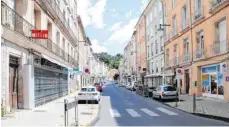  ?? FOTO: MADELEINE BLIXEN-DESCHODT ?? Gähnende Leere herrscht aktuell in der „Grand Rue“, die als Hauptstraß­e von Bédarieux gilt.