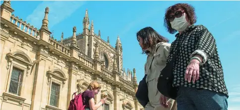  ?? EFE ?? Turistas en Andalucía durante la pandemia del coronaviru­s