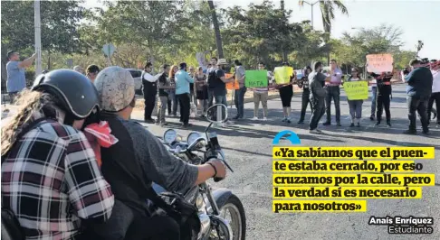  ?? FOTO: LUIS GERARDO MAGAÑA ?? > Manifestac­ión por calzada Las Américas, donde ocurrió el fatal accidente.