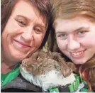  ?? JENNIFER SMITH ?? After escaping captivity, Jayme Closs was reunited with her aunt, Jennifer Smith, and her dog.