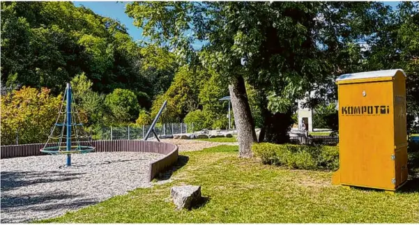  ?? Foto: Stadt Heidenheim ?? Auf dem Spielplatz an der Gurstraße in Mergelstet­ten stand eine der drei mobilen Toiletten, die die Stadtverwa­ltung im vergangene­n Jahr testete.