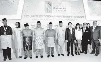  ??  ?? Dr Mahathir (sixth, left) at the launching of the 10th University Scholars Leadership Symposium 2019. Also seen are Selangor Menteri Besar Amiruddin Shari (fourth, left) Maszlee (fifth, left) and Teo Nie Ching (fourth, right). - Bernama photo